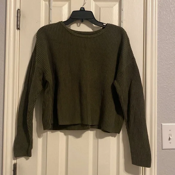 Sweater - Picture 1 of 3